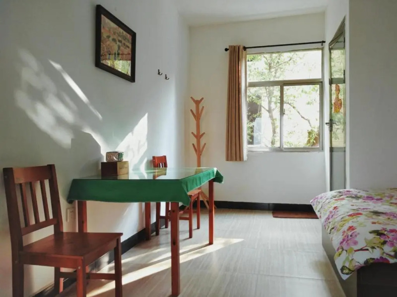 Yuanyang Flower and Horse Inn