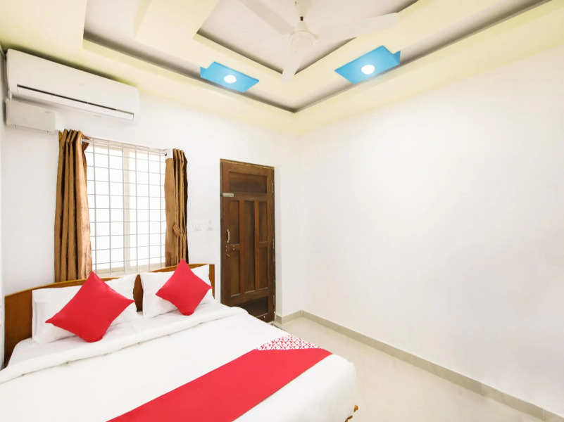 OYO 24279 C Seasons Inn