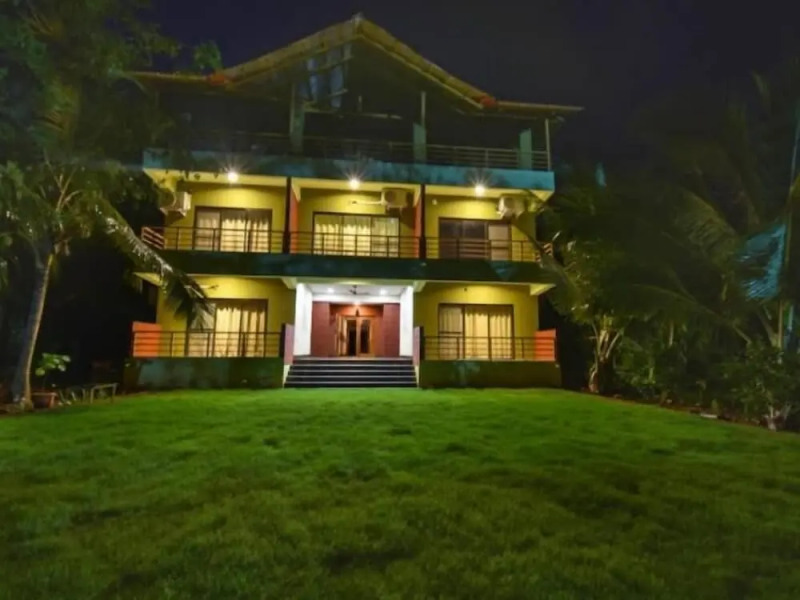 Laguna Beach Resort Murud