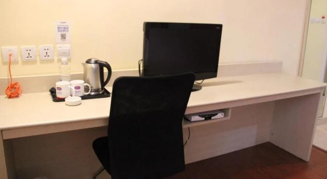 Hanting Express Yinkou Railway Station