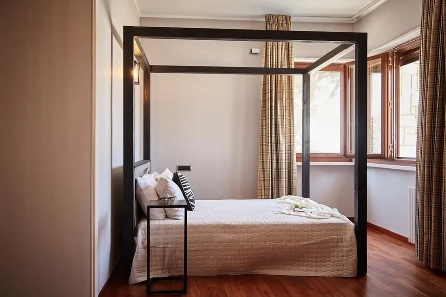 B B D Aprile Camera Camelia