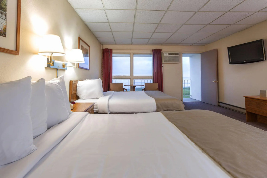 Terrace Bay Hotel