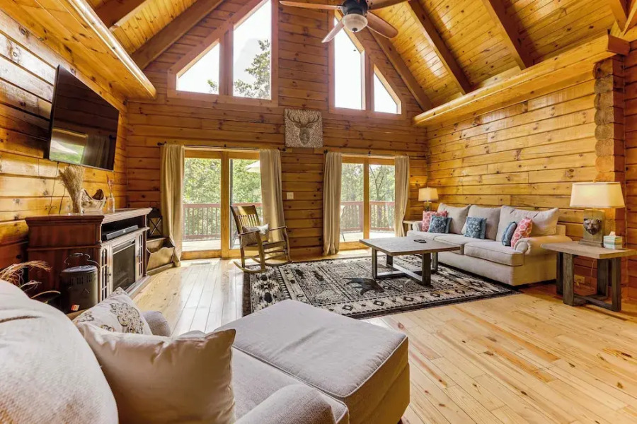 Charming Lake Hartwell Retreat w/ Game Room