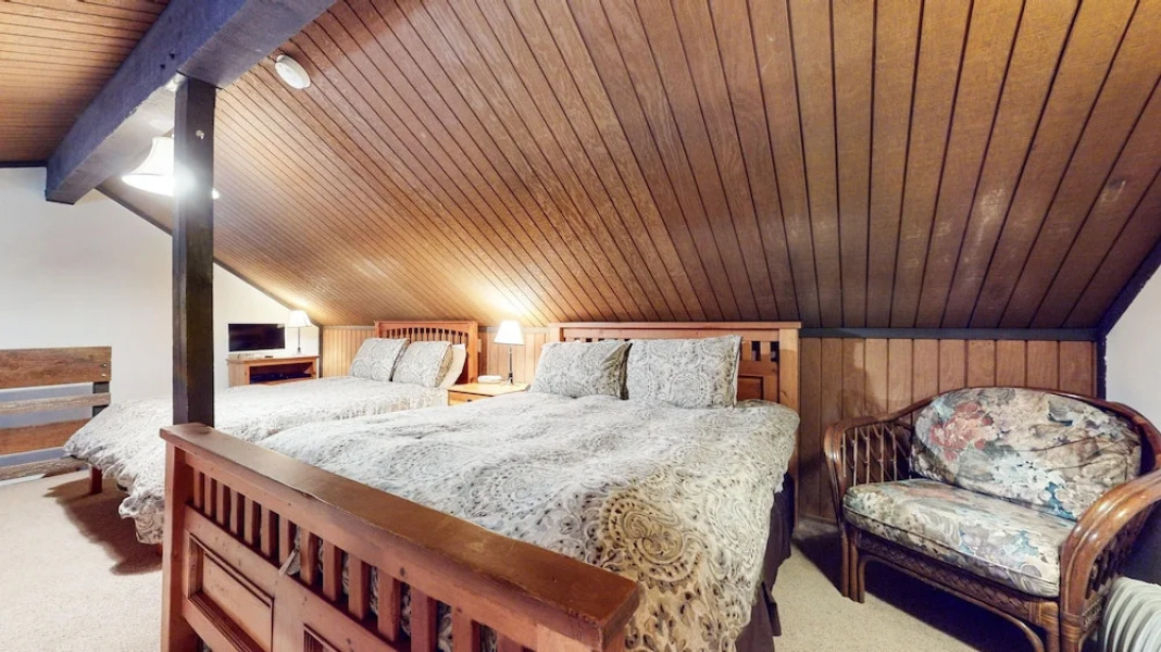 Sierra Manors 75 Cozy and Comfy Condo, On the Shuttle Route by Redawning