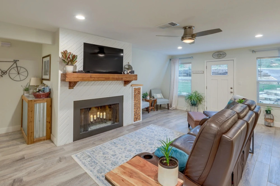 A-frame Cottage w/ Deck ~ 5 Mi to Lake Bastrop!