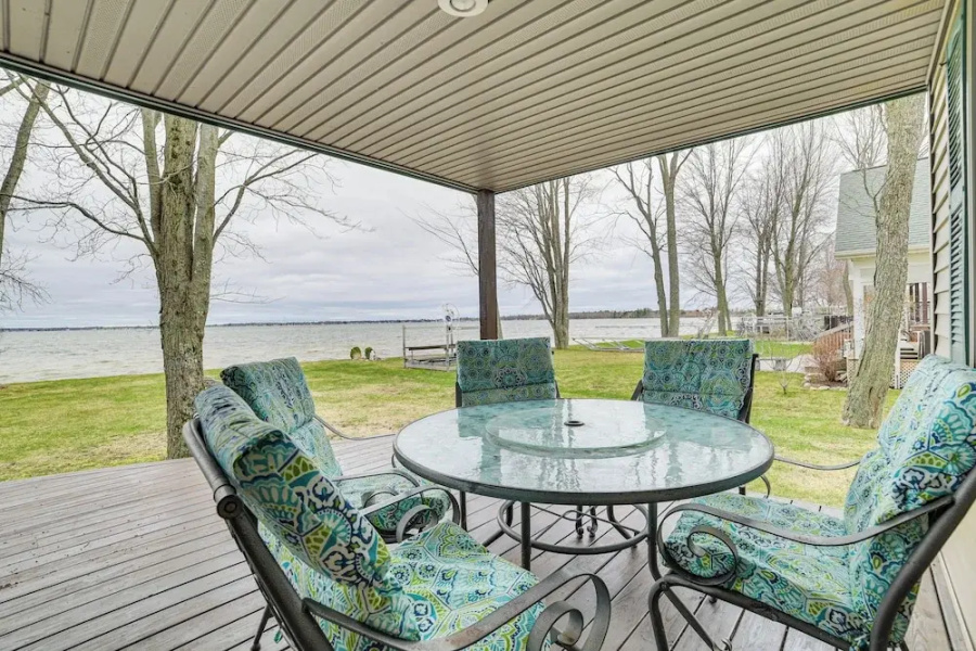 Family-friendly Houghton Lake House: Steps to Lake