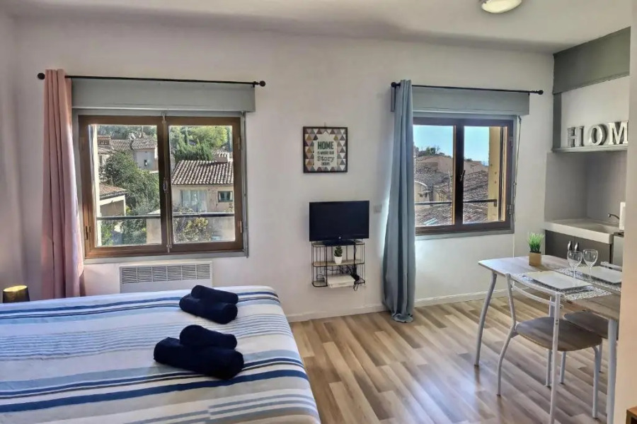 Studio vue sur les toits, lumineux Moustiers #2