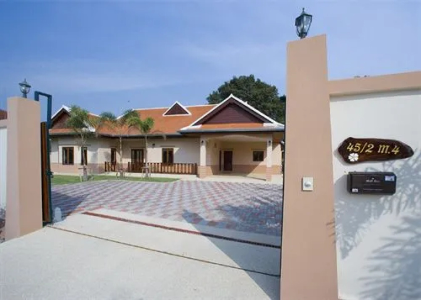 The Chase & Foxlea Villas