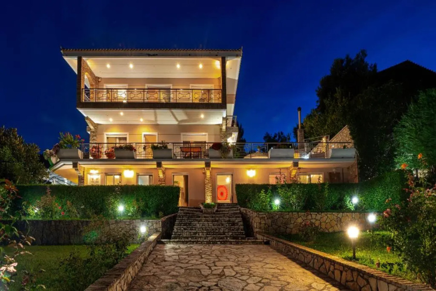 Villa Thea-1 hour and 50 minutes from Athens International Airport