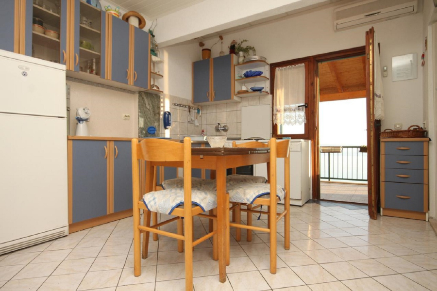 Apartment Kira - 20 M from the beach : A1 Seget Vranjica, Riviera Trogir