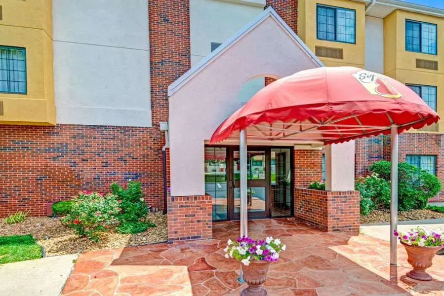 Super 8 Overland Park KC Area Near Convention Center