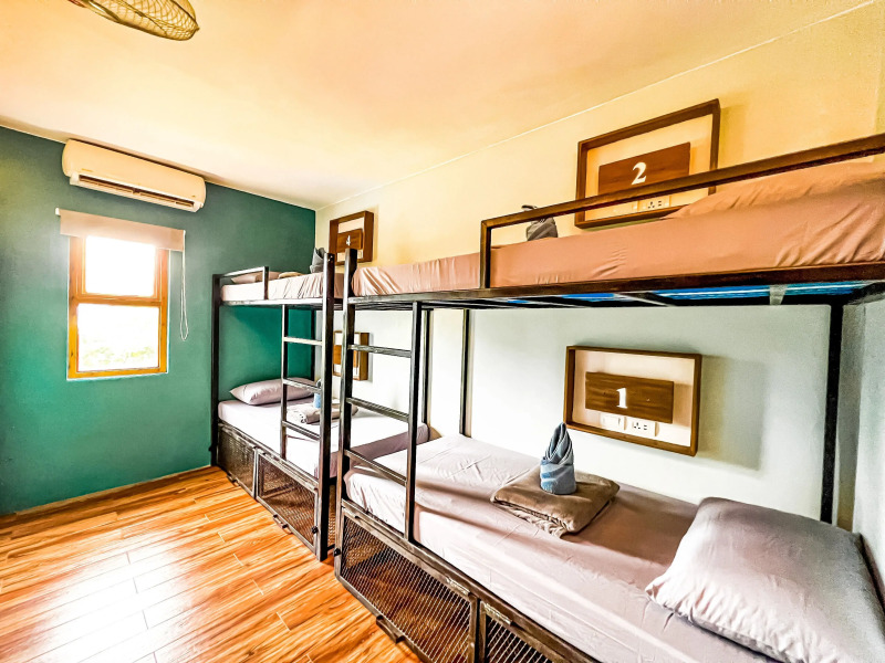 Outpost Hostel - Coron