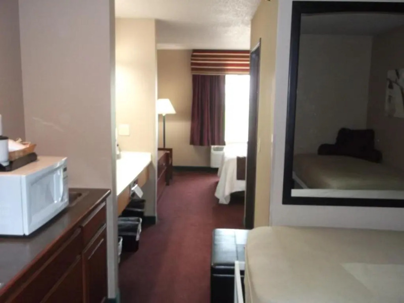 De Smet Super Deluxe Inn and Suites
