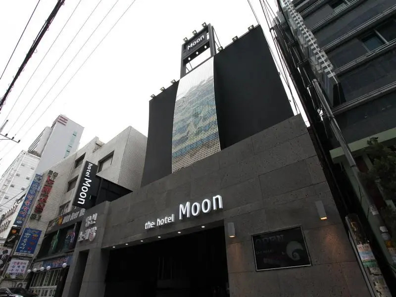 Hotel Moon