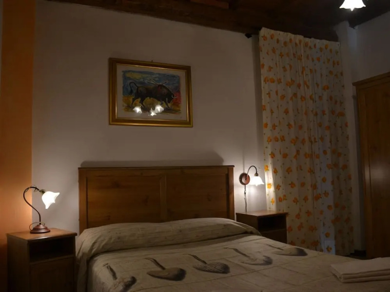 Lovely Farmhouse in Monticiano With Garden