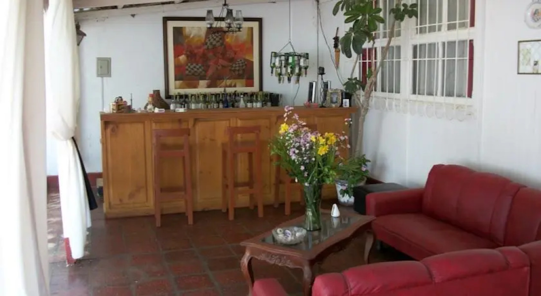 Maykinho Hostel Res Bar