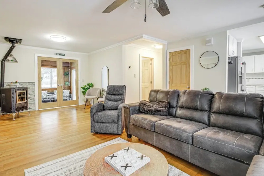 Family-friendly Home w/ Hot Tub, Near Lake George!