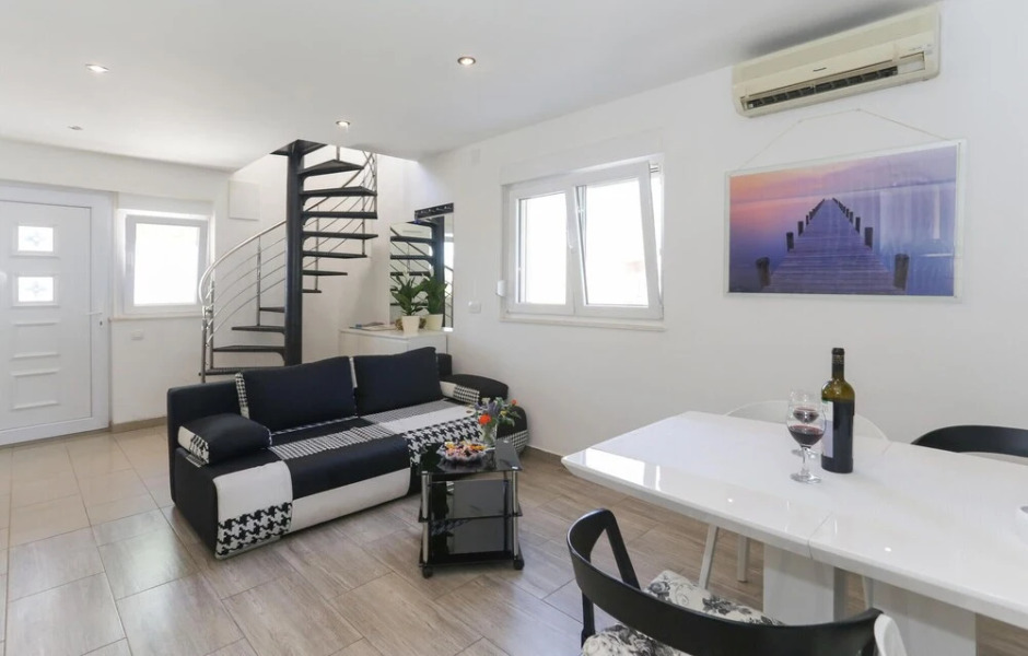 Nice Home in Solin With Wifi and 2 Bedrooms