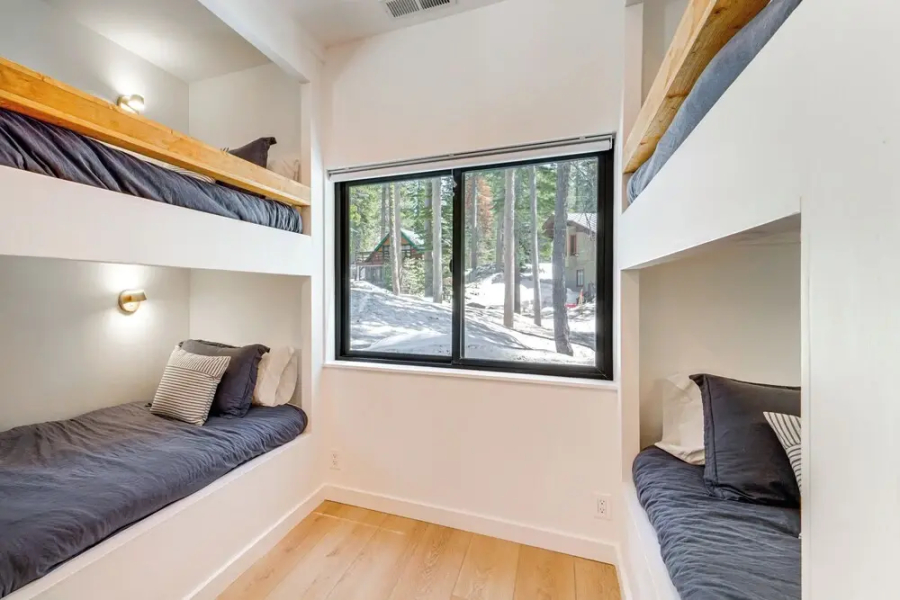 Luxe Soda Springs Cabin: Hot Tub, Forest-view Deck