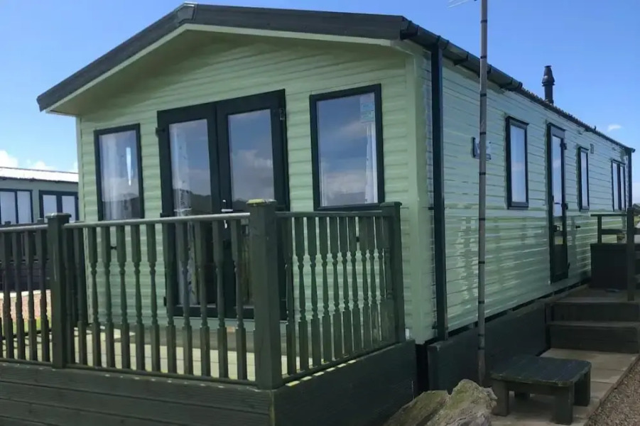 Gwel y Mor 2-bed Chalet With Sea Views & Terrace