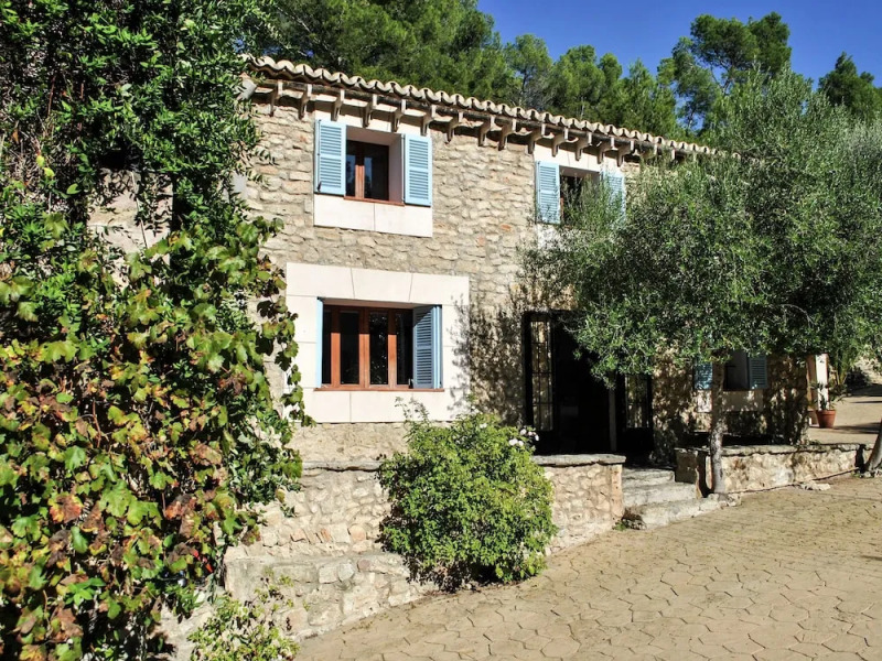 Luxurious Mansion in Montuïri With Sauna