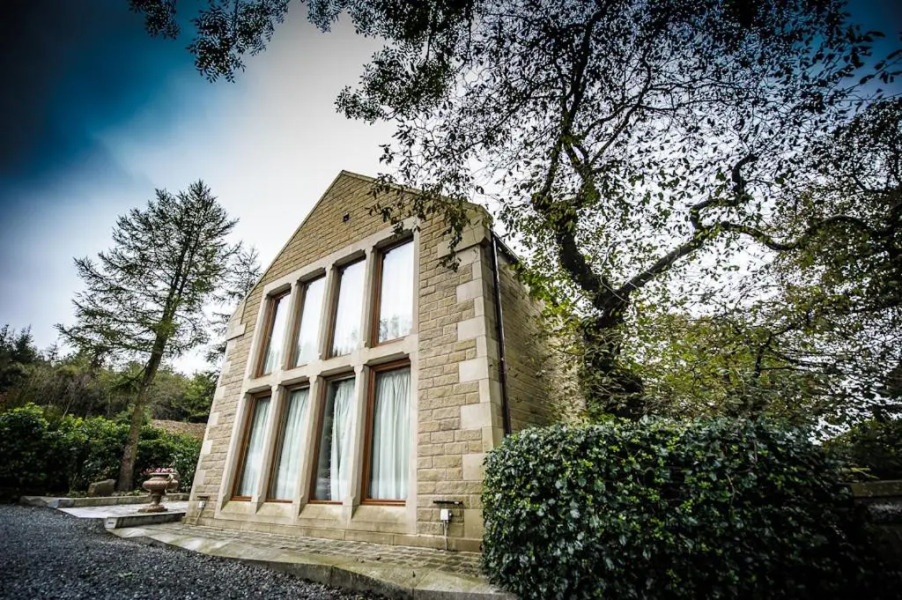 The Saddleworth Hotel