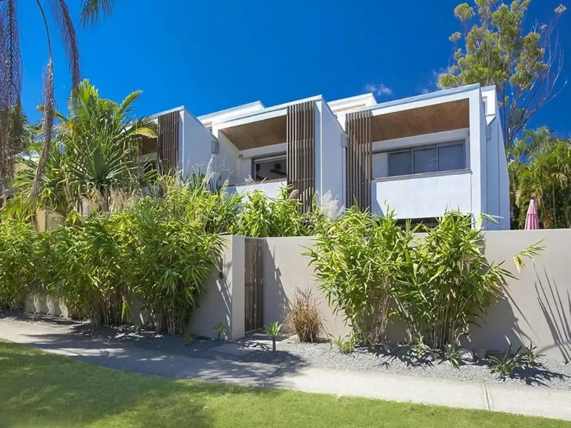 Unit 2 Alamode 27 Noosa Parade