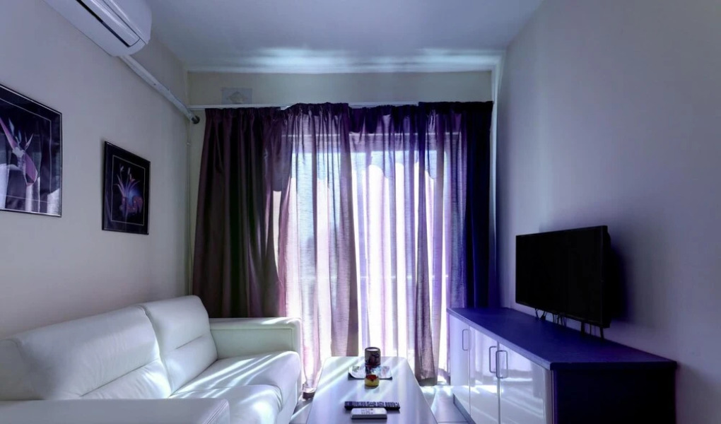 Seaside 2 Bedroom Apt w Side Sea Views - New