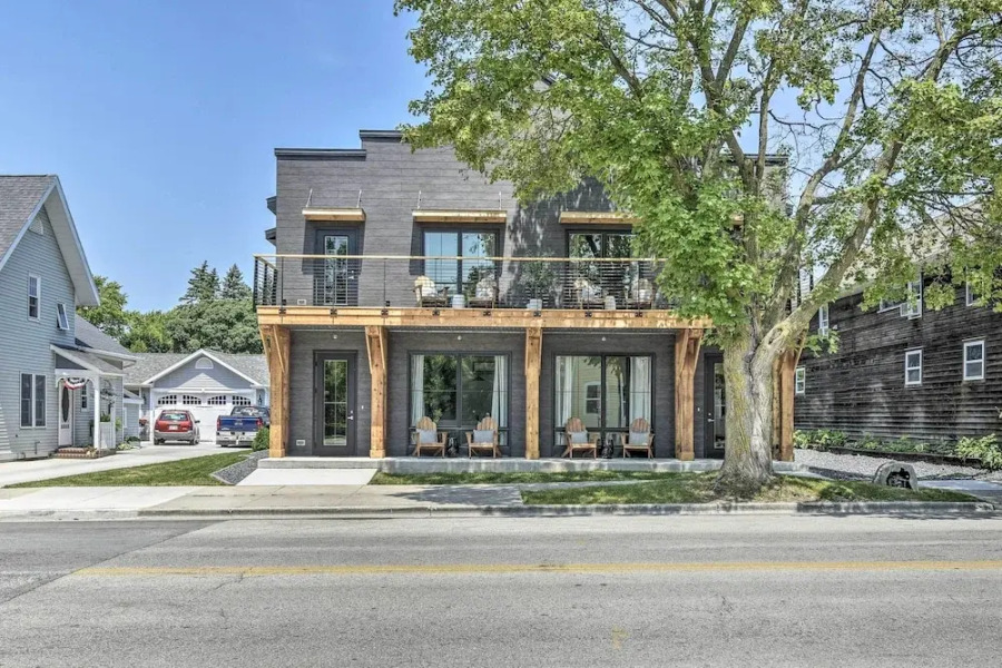 Modern Townhome w/ Deck - 1/2 Mi to Elkhart Lake!