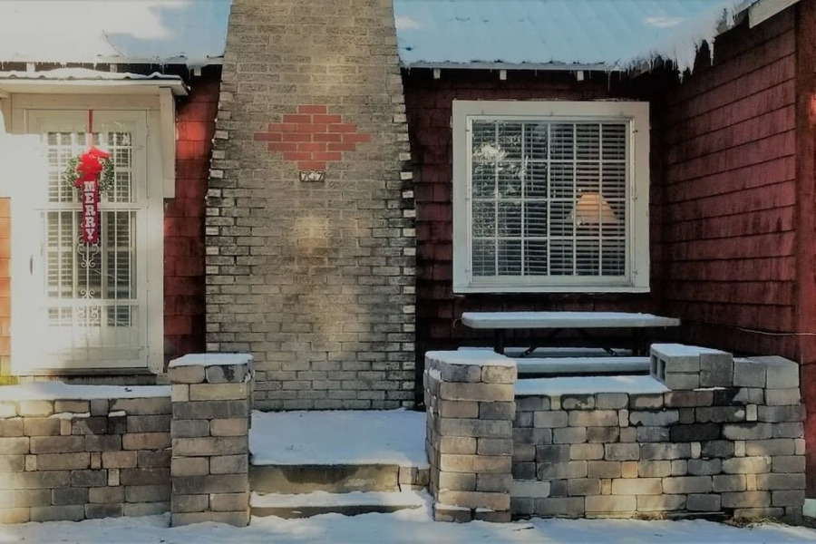 Historic Red Smarthouse-King-Walk Dwtn