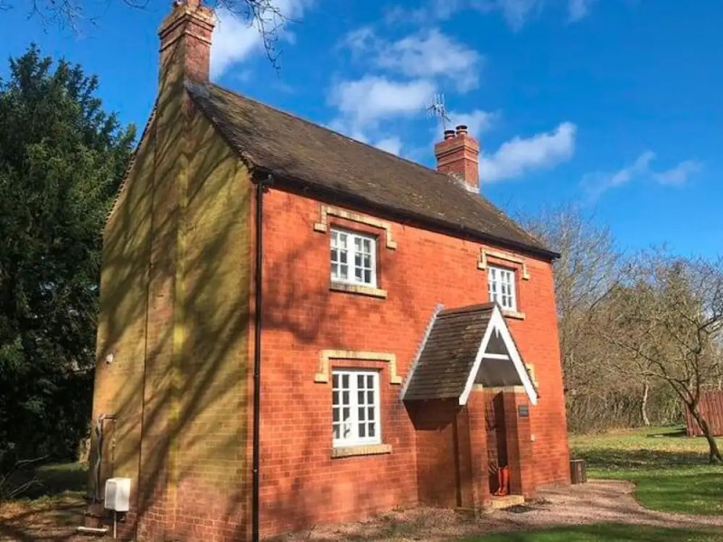 Vintage Holiday Home in Worcestershire With Jacuzzi
