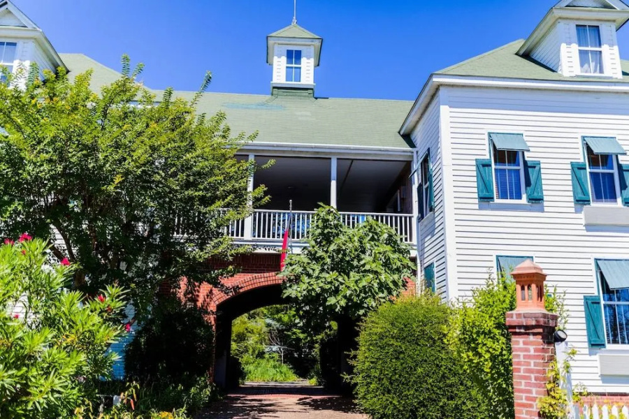 Roanoke Island Inn