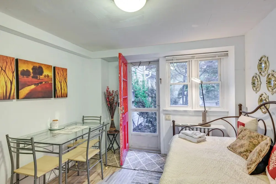 Pet-friendly Great Neck Home ~ 1 Mi to Kings Point