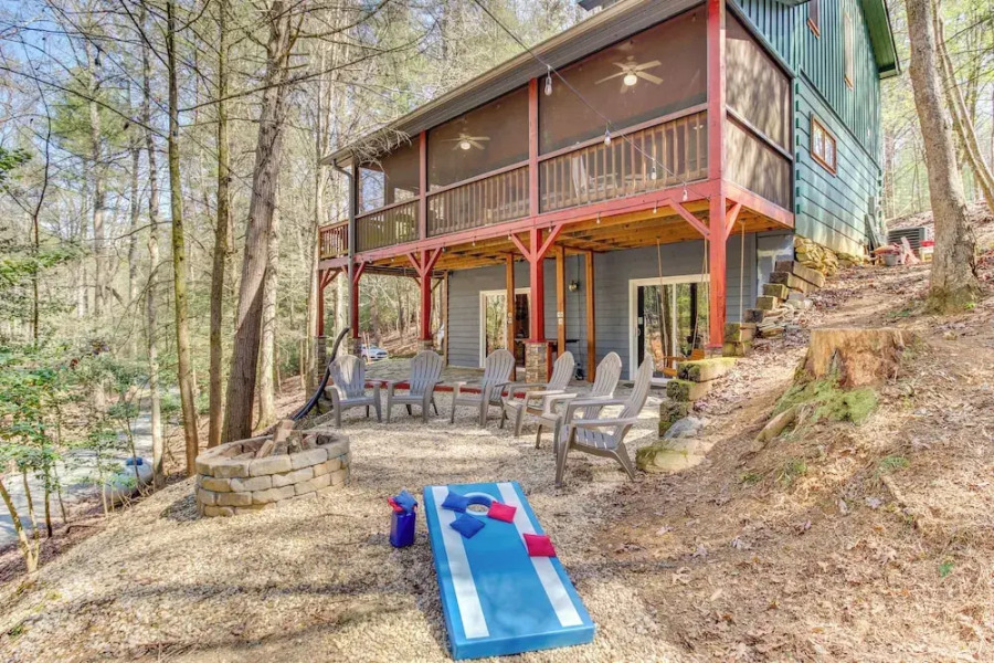 Secluded Cherry Log Cabin w/ Hot Tub + Swings!
