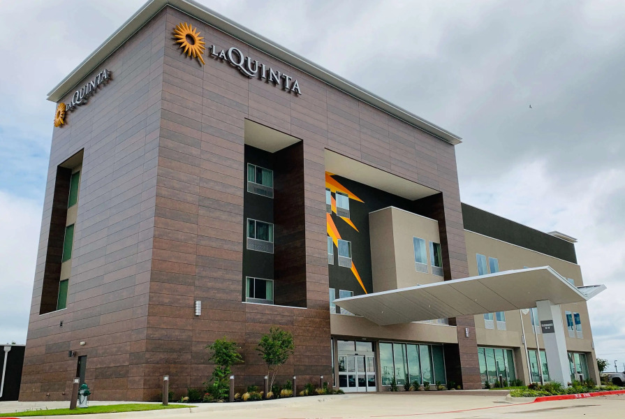 La Quinta Inn and Suites by Wyndham - Red Oak TX IH-35E