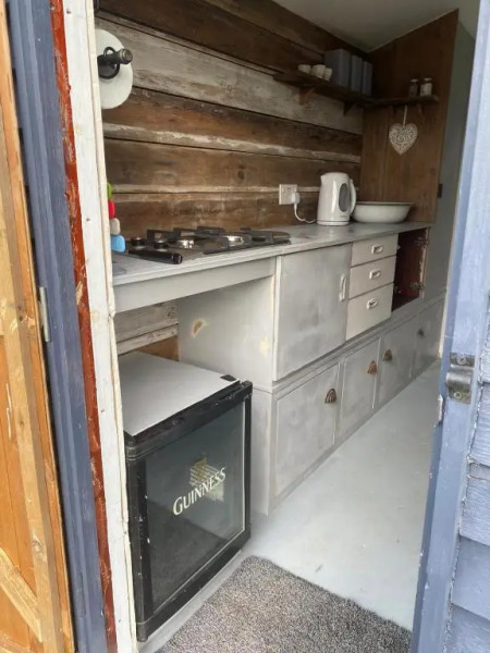 Hopgarden Glamping - Luxury 6m bell tent