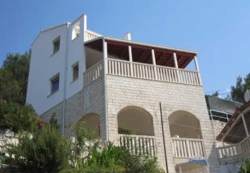 Apartment Pucisca with Sea View II