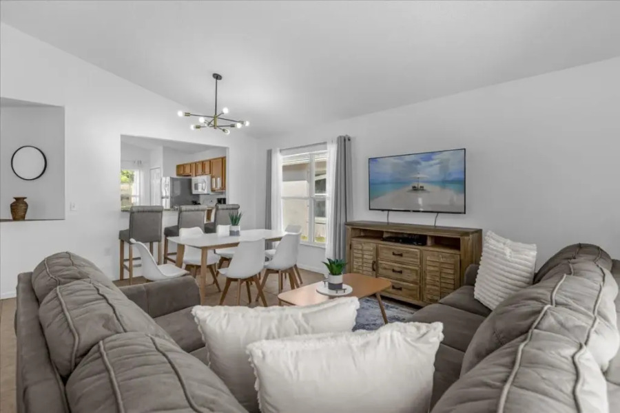 3 Bedrooms / 2 Bathrooms / Lake Berkley (1076 LB), Kissimmee, US