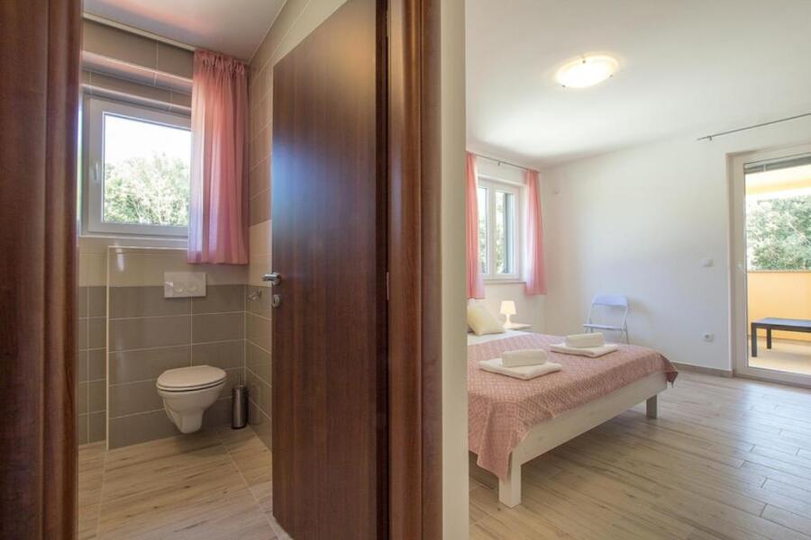 Complex of 2 villas Banjole-Mar with 2 private pools for up to 20 persons 200m from the beach