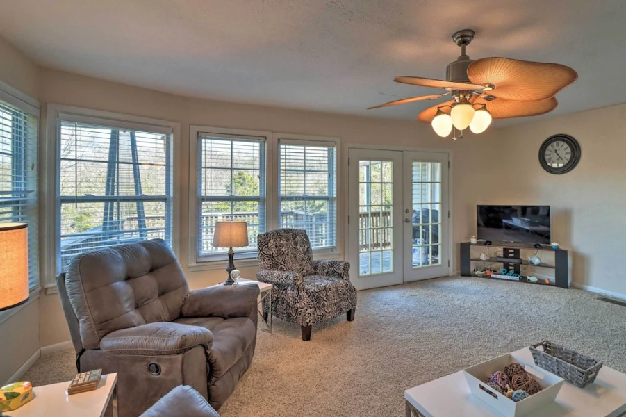 Fisherman-friendly Bull Shoals Escape on Lakefront