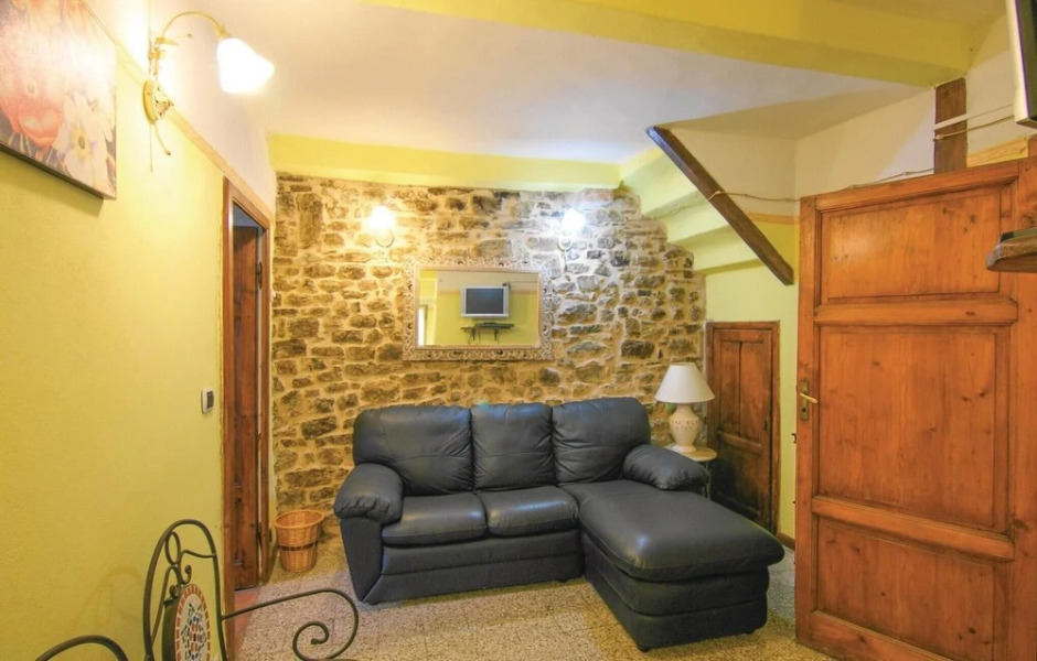 Stunning Home in Montefegatesi With 4 Bedrooms and Wifi