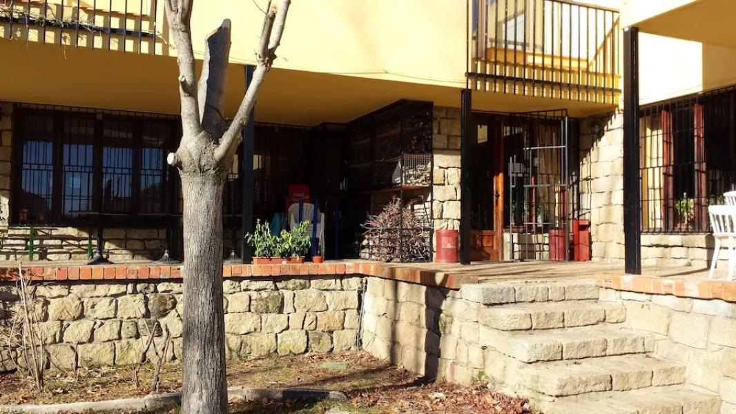 House With 9 Bedrooms in Navaluenga, With Wonderful Lake View and Encl