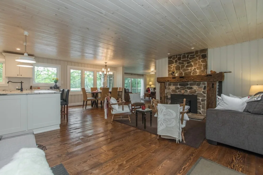 Daydreams Cottage~Beautiful 5 Bed 2 Bath Cottage on Brandy Lake
