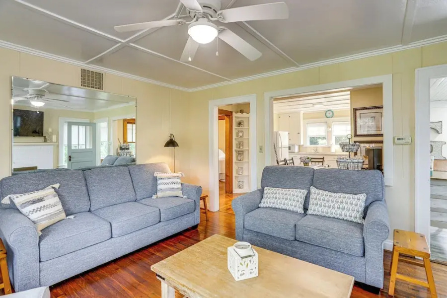 Walk to Private Beach: Lake Erie Retreat w/ Yard!