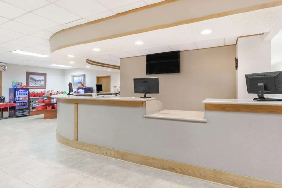 Ramada Grayling Hotel And Conference Center