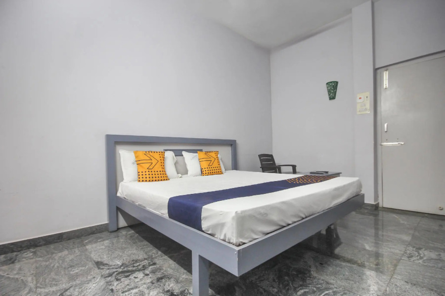 SPOT ON 65657 Sri Krishna Lodge