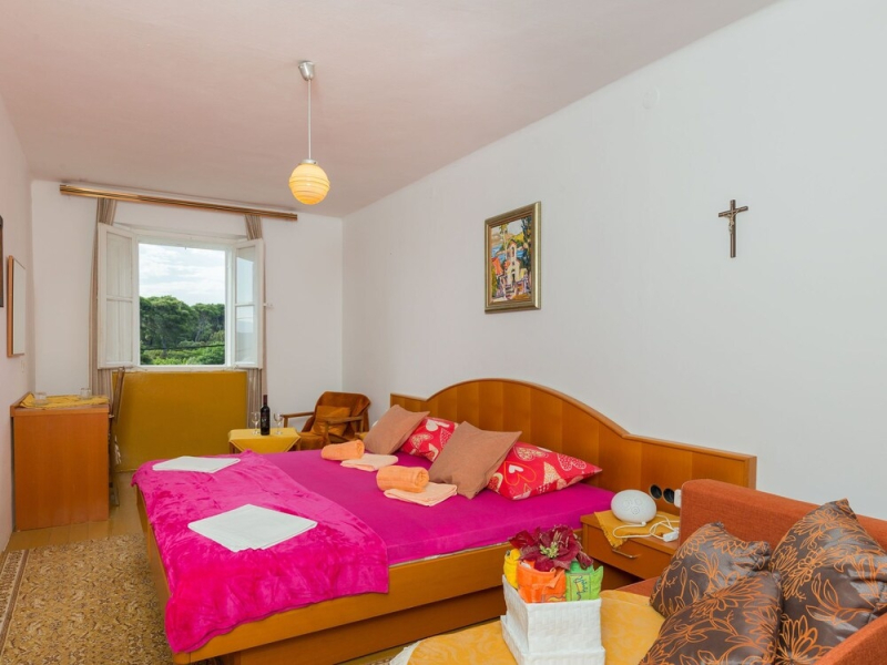 Charming Island Apartment & Garden, Near Sandy Beach and Restaurant, WiFi