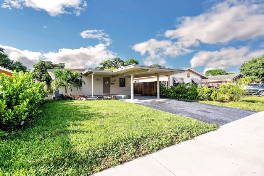Tropical Oasis Retreat In Oakland Park, Fl 3 Bedroom Home by RedAwning