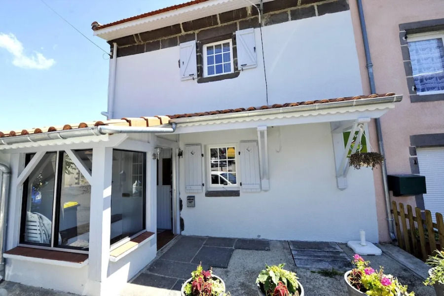 House With 2 Bedrooms in Volvic, With Furnished Terrace and Wifi