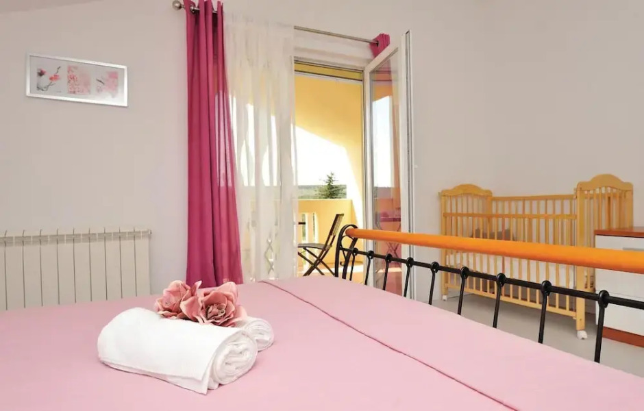 Beautiful Home in Sv Filip i Jakov With Wifi and 4 Bedrooms